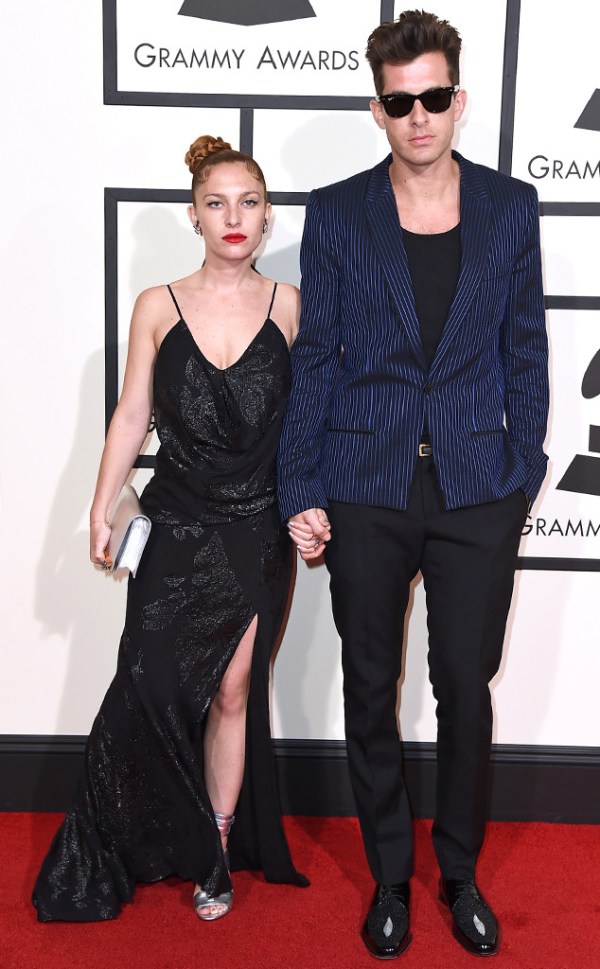 rs_634x1024-160215155110-634.Josephine-de-La-Baume-Mark-Ronson-Grammy-Awards.ms.021516