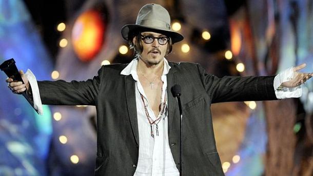 Đâu phải ai cũng tự tin như Johnny Depp?