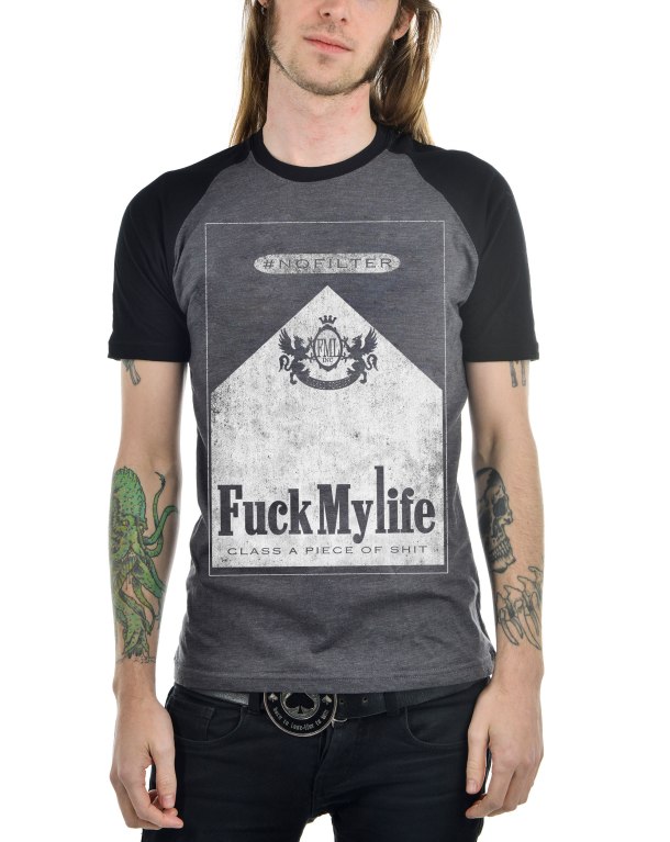 Ai còn tôn trọng bạn khi mặc những chiếc áo như thế này?