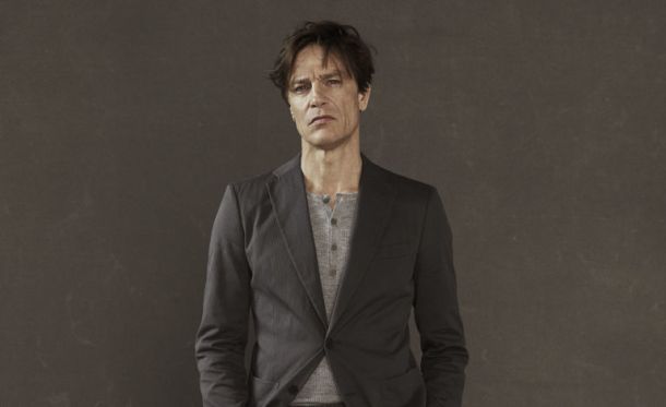 gallery-1462456377-bottega-veneta-suit-model