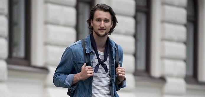 5 cách mặc áo khoác denim theo kiểu “mì ăn liền”